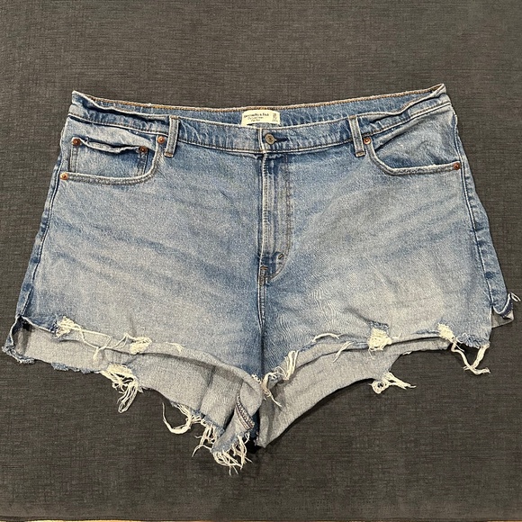 Women's cutoff women's shorts - Picture 1 of 3